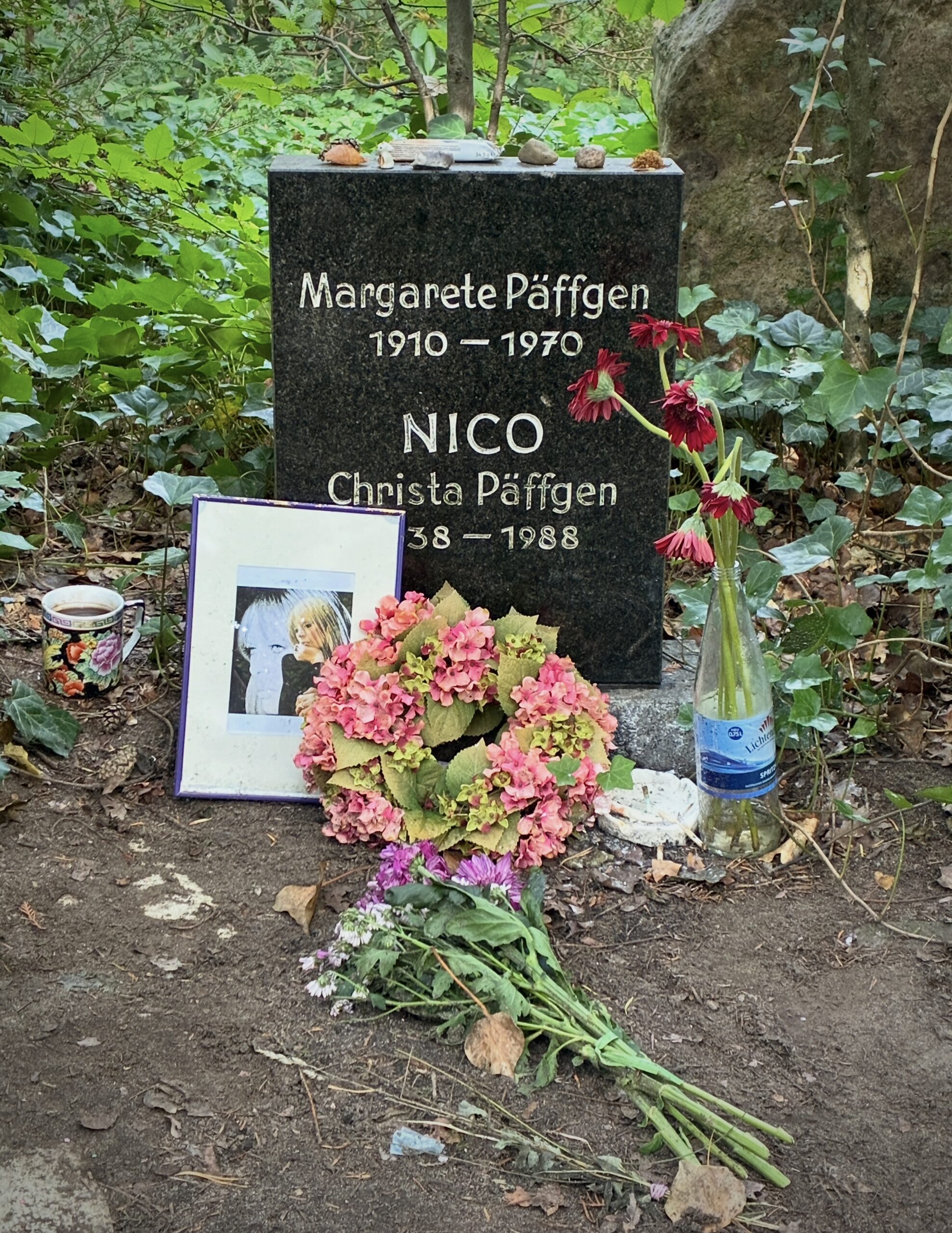 Nico.Friedhof Grunewald scaled