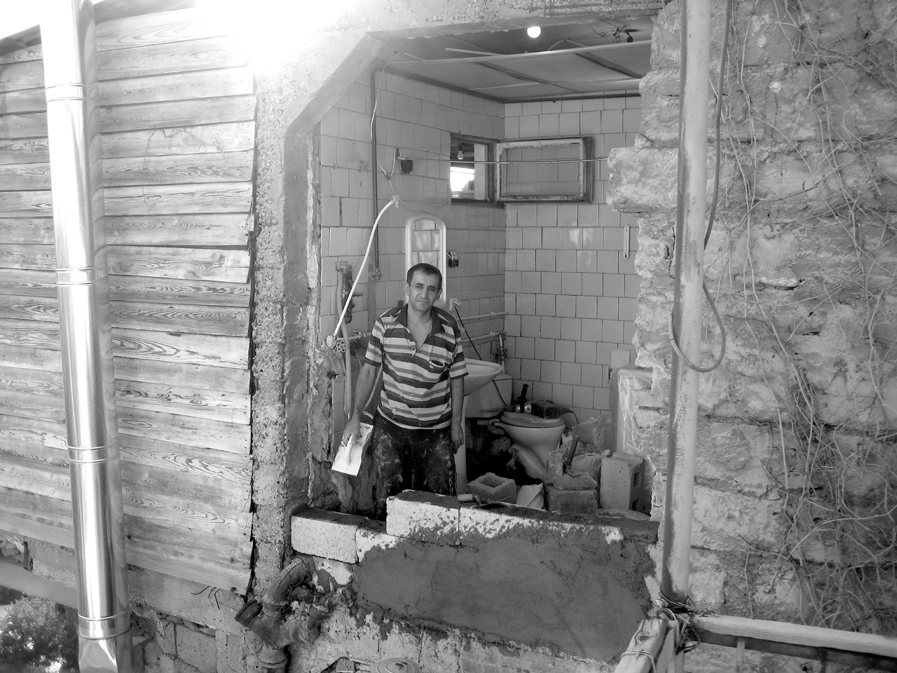 Badezimmer Foto: Badezimmer. Aus: Eriwan. Kapitel 6 Aufzeichnungen aus Armenien von Marc Degens.