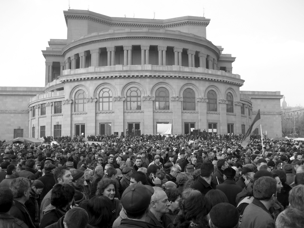 Republiksplatz Foto: Republiksplatz. Aus: Eriwan. Kapitel 3. Aufzeichnungen aus Armenien von Marc Degens.